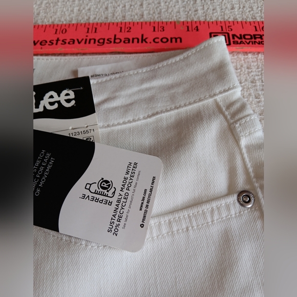 Lee Midrise Regular Fit White Capri - Size 8M - Picture 7 of 9